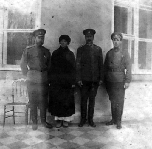 20. Государь, В.К. Ольга и др - копия.jpg